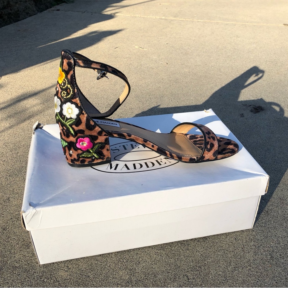 Leopard block heel with floral design